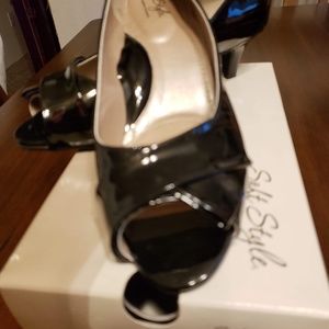 Women’s 9 Extra Wide Width Black Patent Shoes